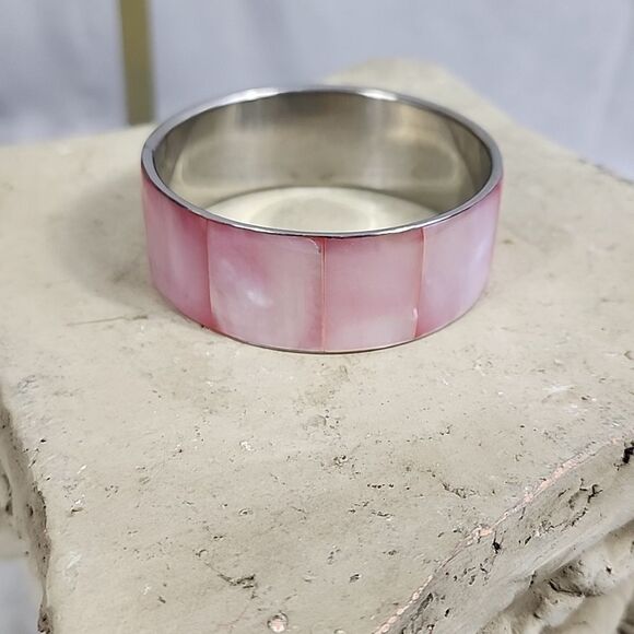 Vintage Pink Mother of Pearl Bangle - Picture 2 of 6